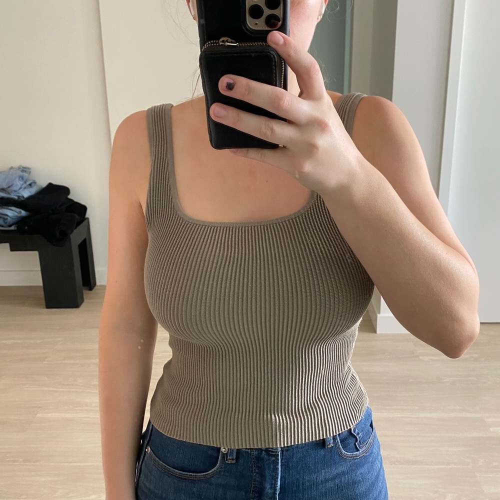 Aritzia, Babaton Sculpt Knit Tank, Size Small